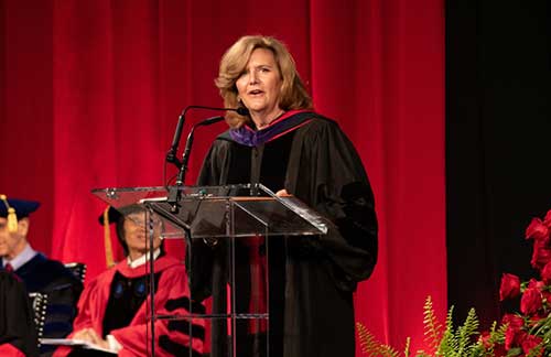 Lisa Hunt, EVP-International Services at Schwab