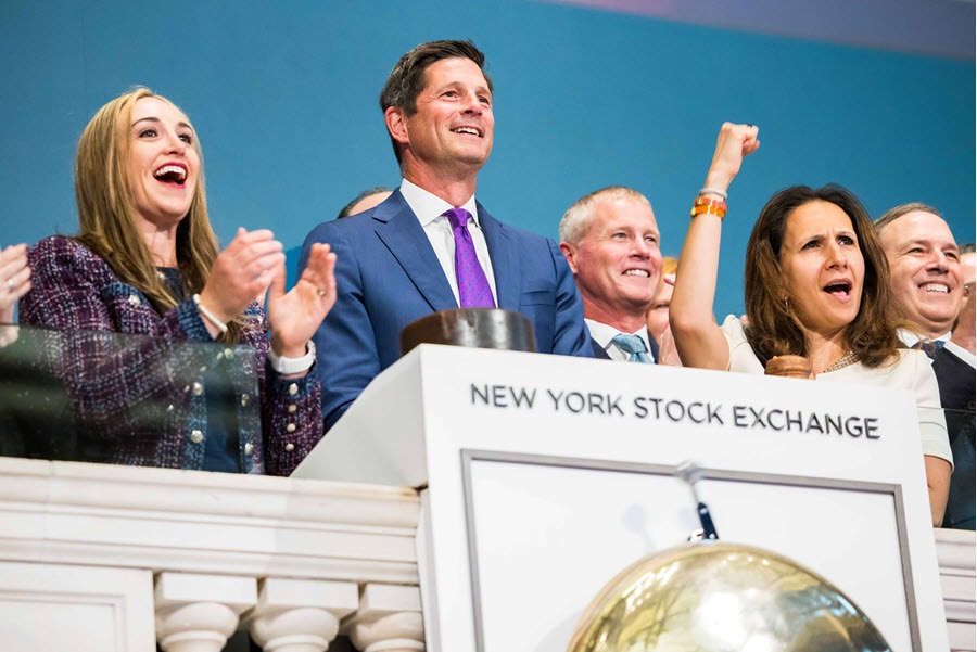 Schwab CEO ringing the NYSE closing bell